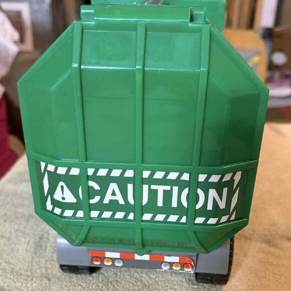 Funrise plastic battery operated Bulldozer - Picture 4 of 9